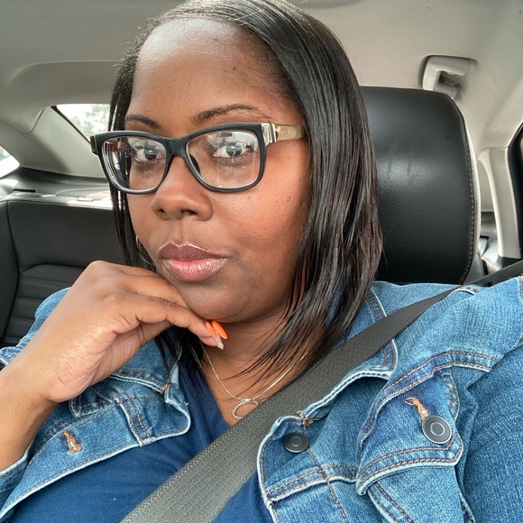 Meet your Posher, Erin - Picture 1 of 1